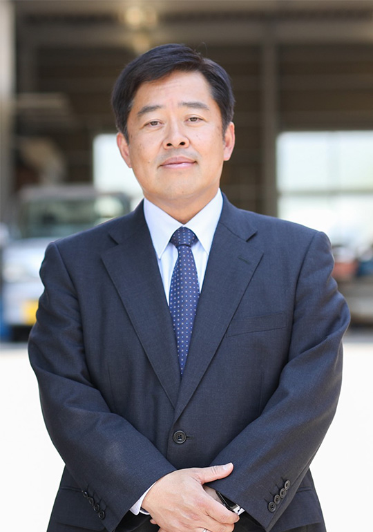 スーツ姿の男性