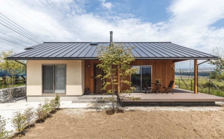 広々とした平屋住宅の外観