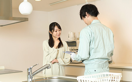 アフターサポートを行っている様子